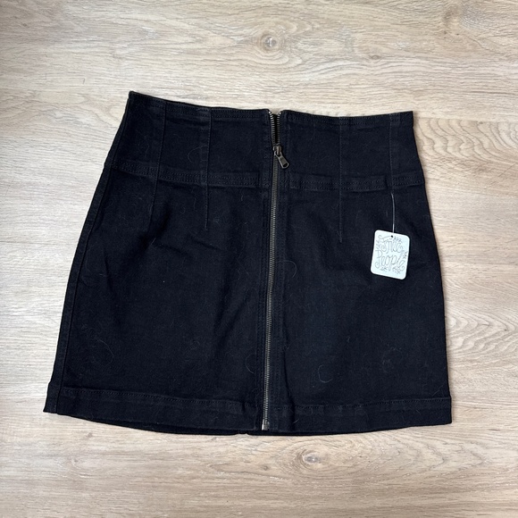 NWT Zip Up Free People Black Denim Mini Skirt Size 29 - Picture 1 of 6